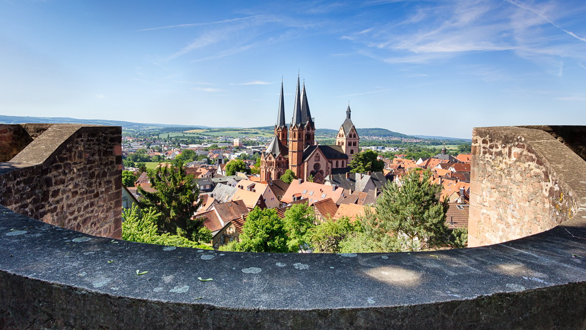 Marienkirche Gelnhausen vom Halbmond aus gesehen / Church of Our